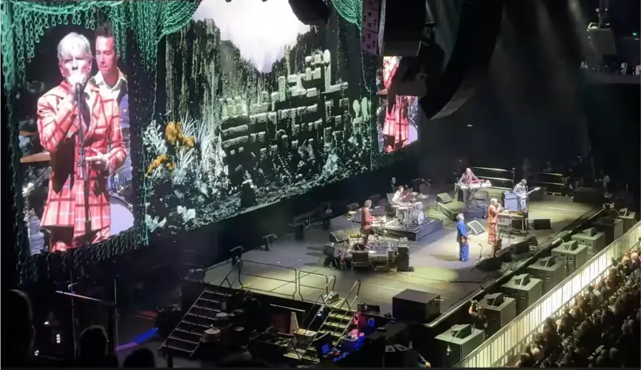 Watch: Split Enz