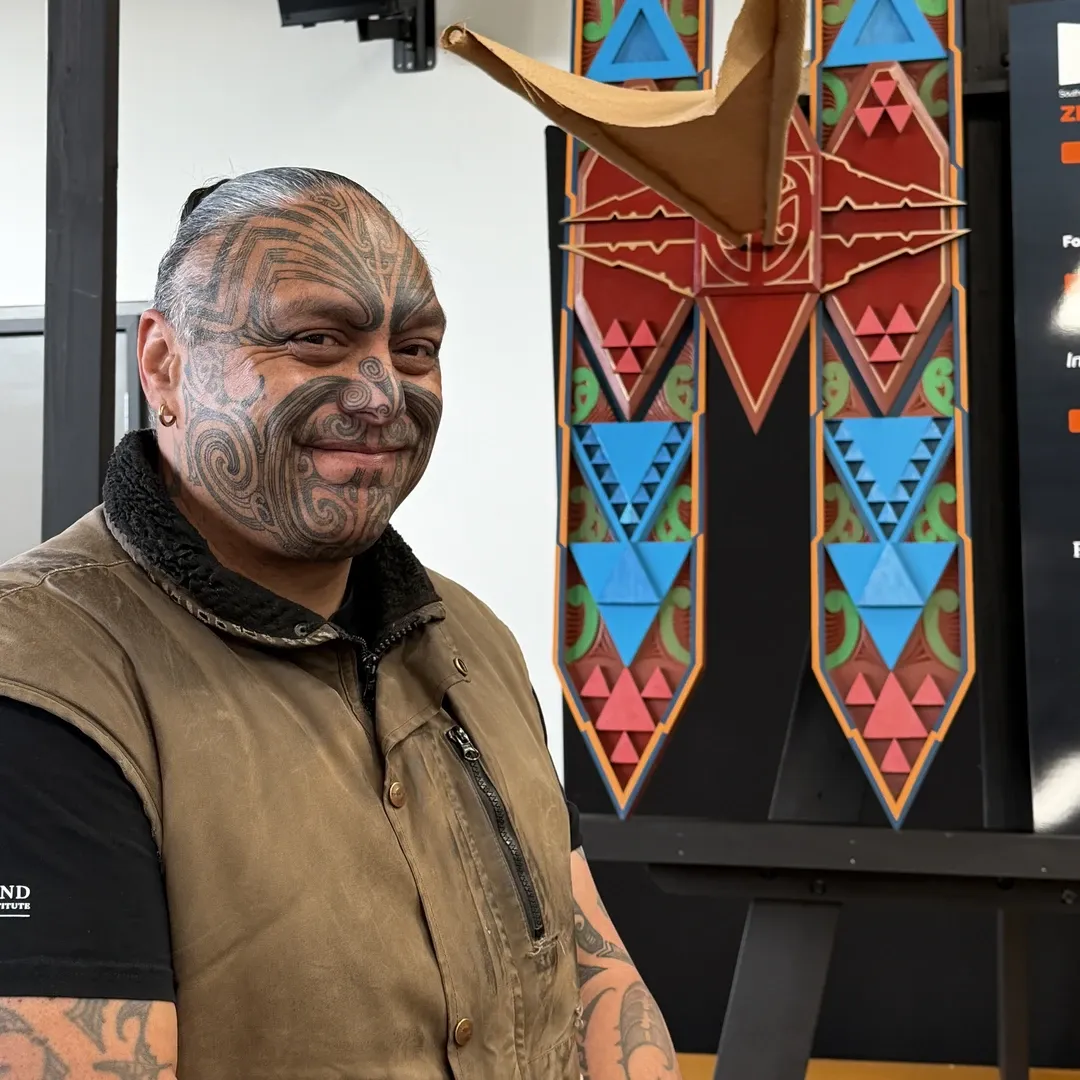 SIT He Toki Co-ordinator Carves Community Into Art