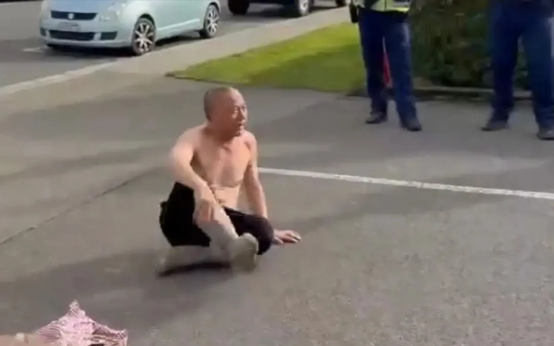 Slink Skin Boss Strips Off At Council