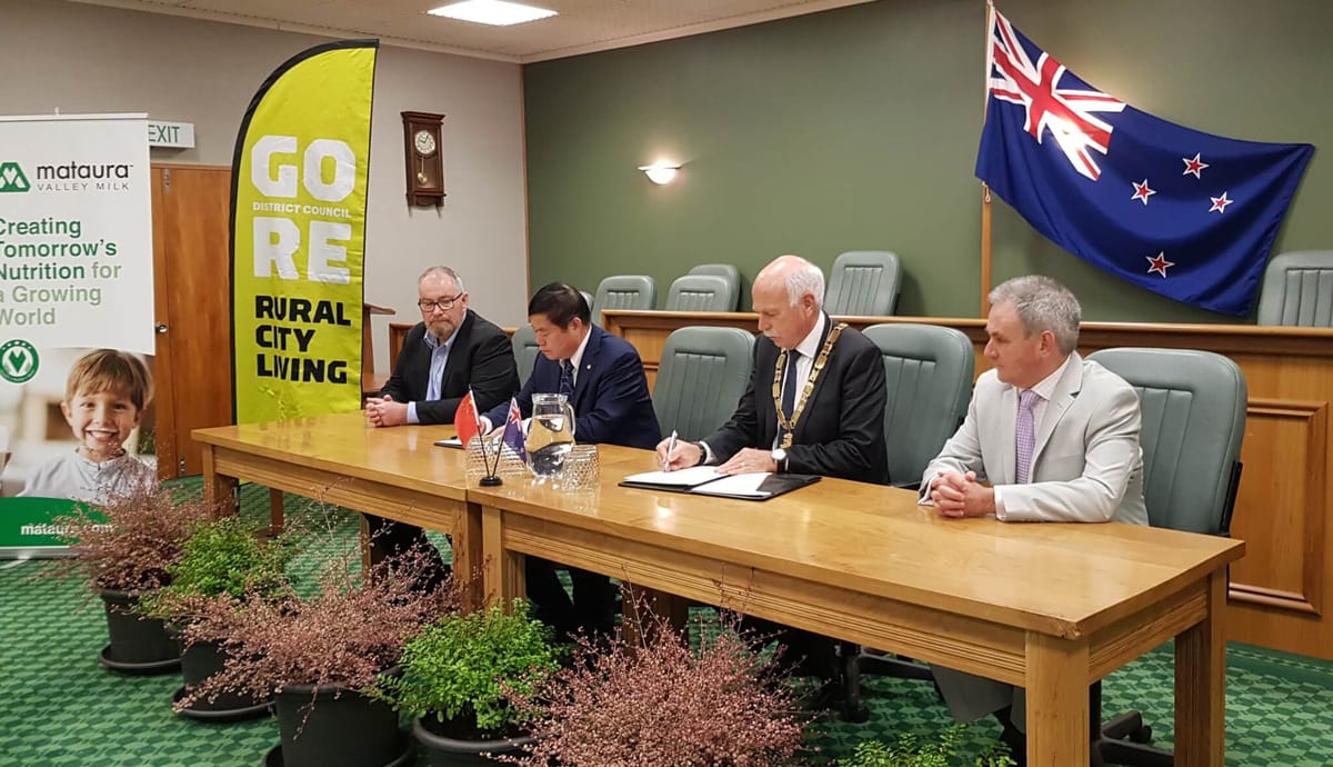 Gore District Council and Mataura Valley Milk Sign Agreement