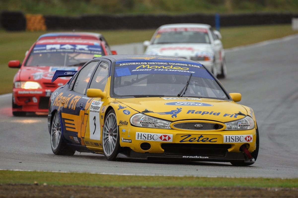 Historic Touring Cars Keep Teretonga Crowd Entertained