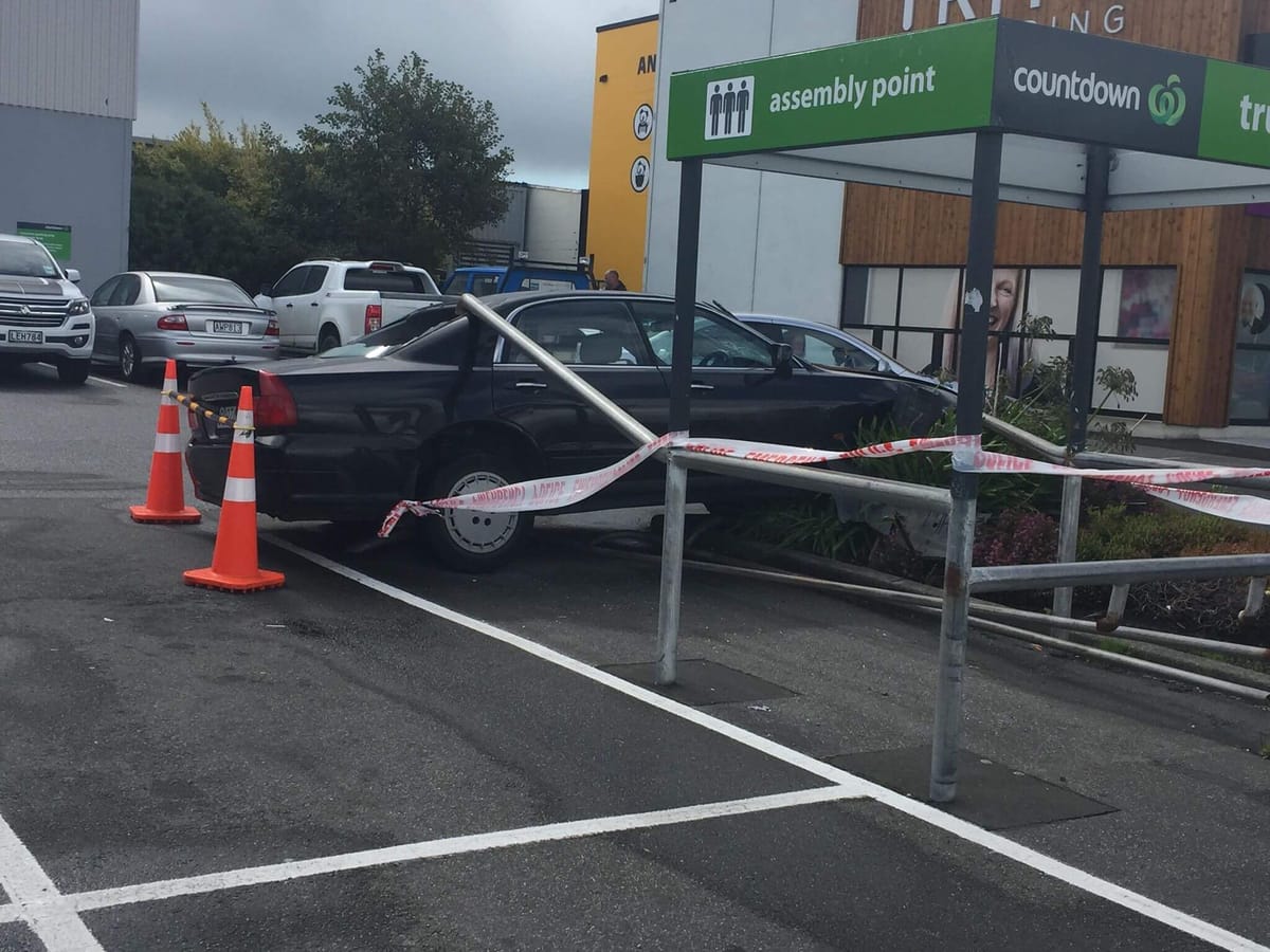 Car Crashes into Trolley Parks At Countdown Invercargill