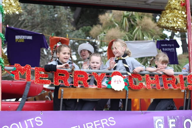 Thousands Line City Streets To View Santa Parade (pics part 2)