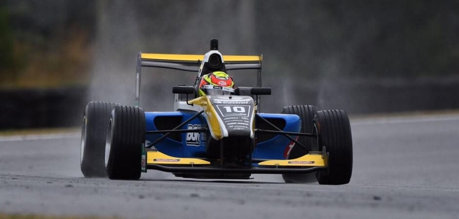 Drivers Continued To Shine In Wet Conditions At Teretonga Park