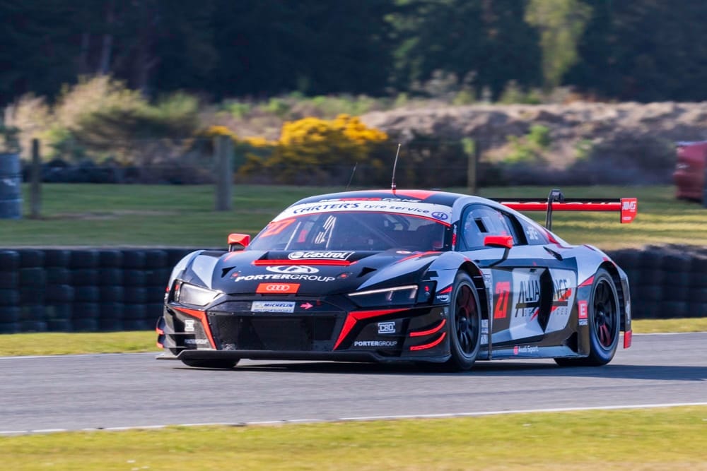 Thrilling Endurance Racing at Teretonga Park