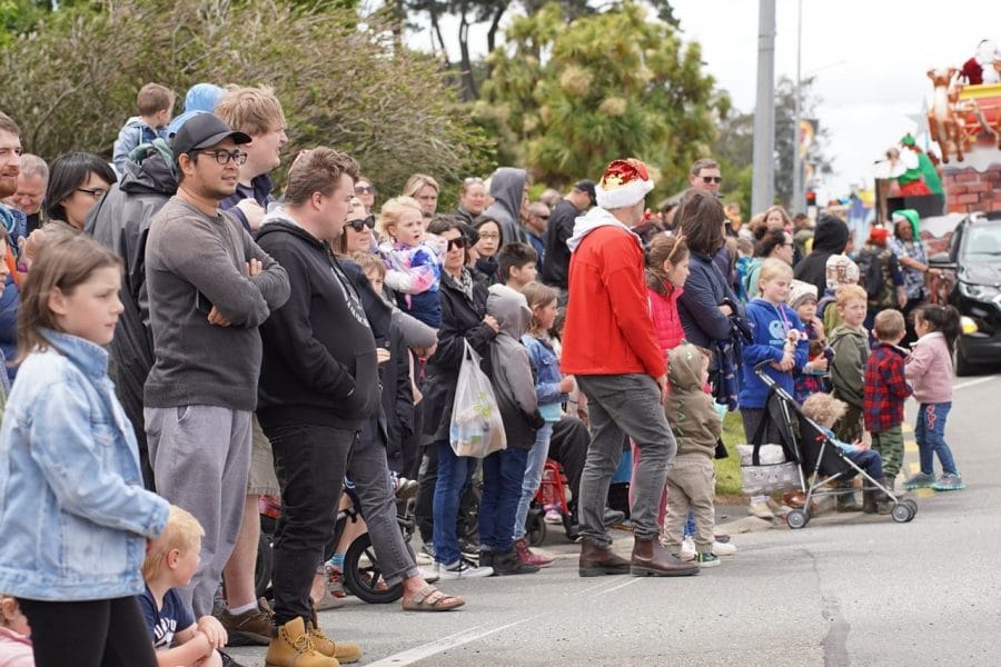 Community Groups Crowds Back To Support Invercargill Santa Parade