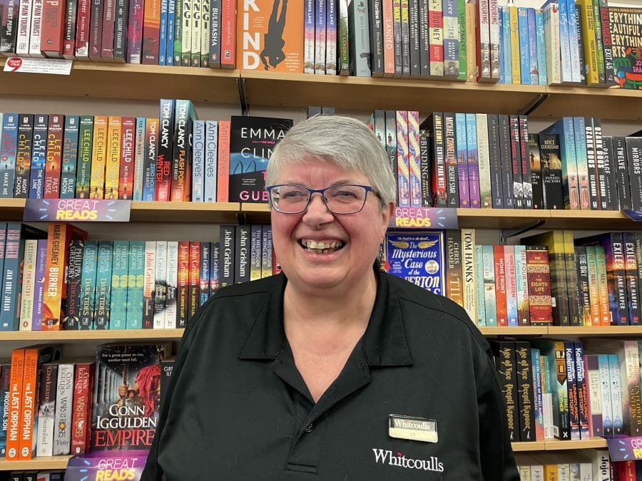 Whitcoulls Employee Retires After 47 Years