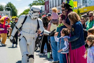 Gore Prepares For Santa Parade And Carnival