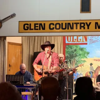 Craig Adams Packs Out Glen Country Club Again