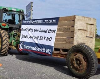 Groundswell NZ Tractor’s Head Over Auckland Harbour Bridge