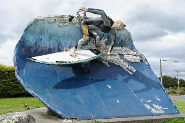 New Surfer Statue Planned For Colac Bay