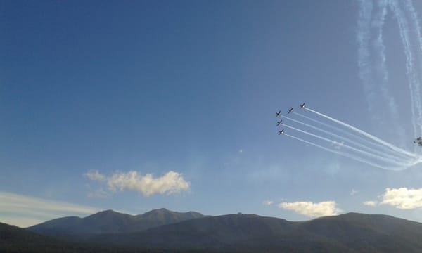 RNZAF Black Falcons Put On Great Display Over Lake Te Anau