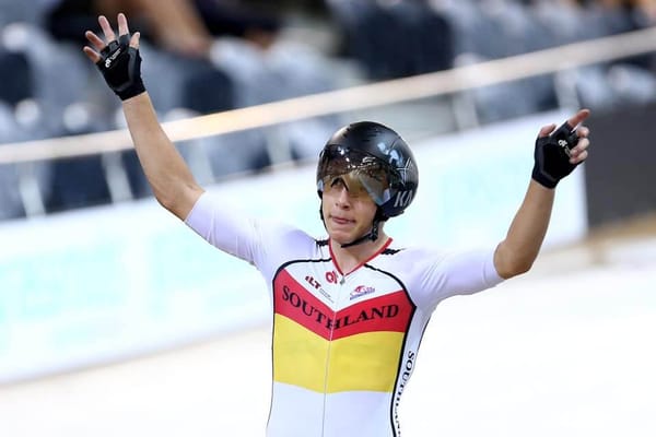 Strong Recovers From Crash To Claim Omnium Honours