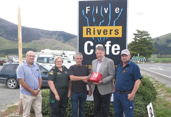 AED Donated to Five Rivers Café