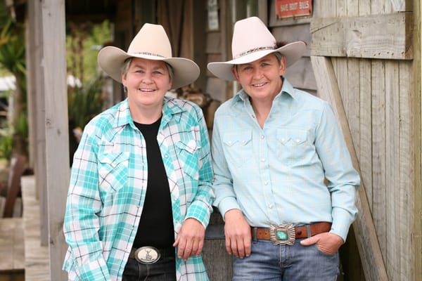 Topp Twins performing at Tussock Country