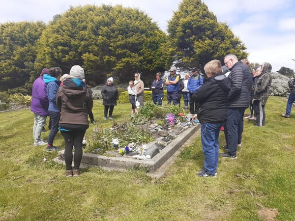 Bluff History Group Cemetery Tour Well Supported